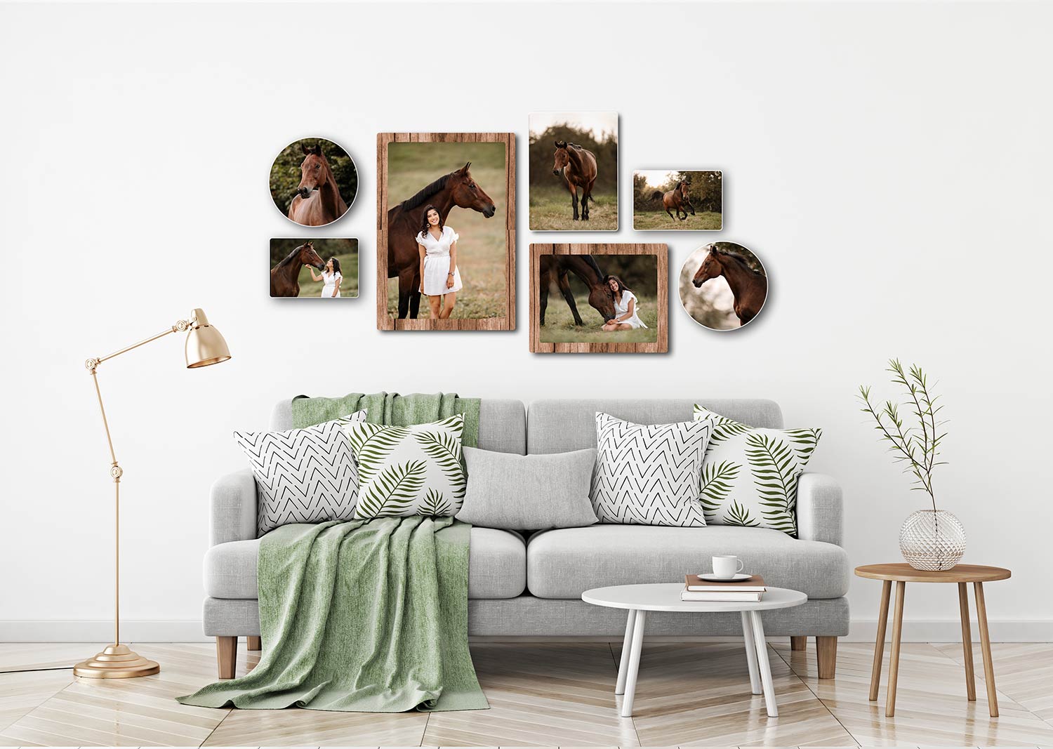 Wandbild Collage aus einem Fotoshooting mit braunem Pferd über einem grauen Sofa